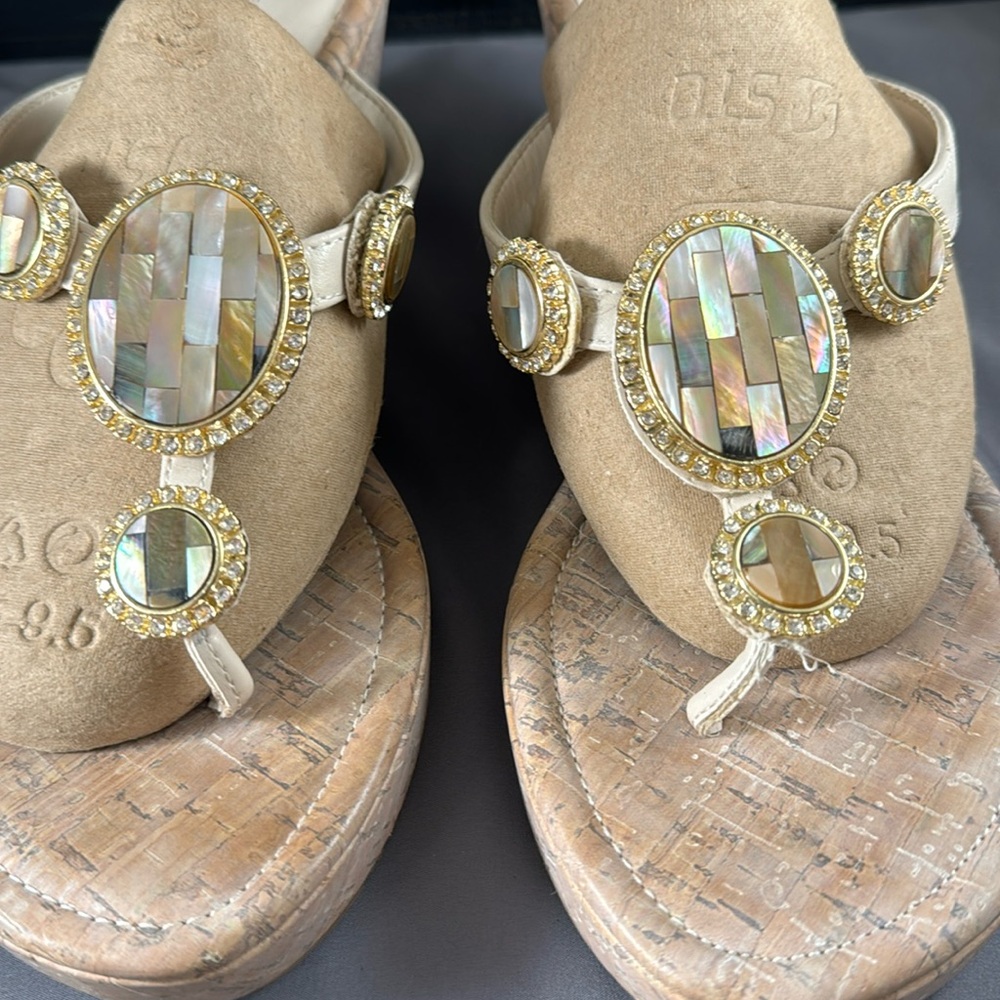 BCB generation thong sandals with pearl button detail - Picture 2 of 4